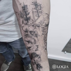 Tatuaje paisaje sketch en el brazo Dani Bastos